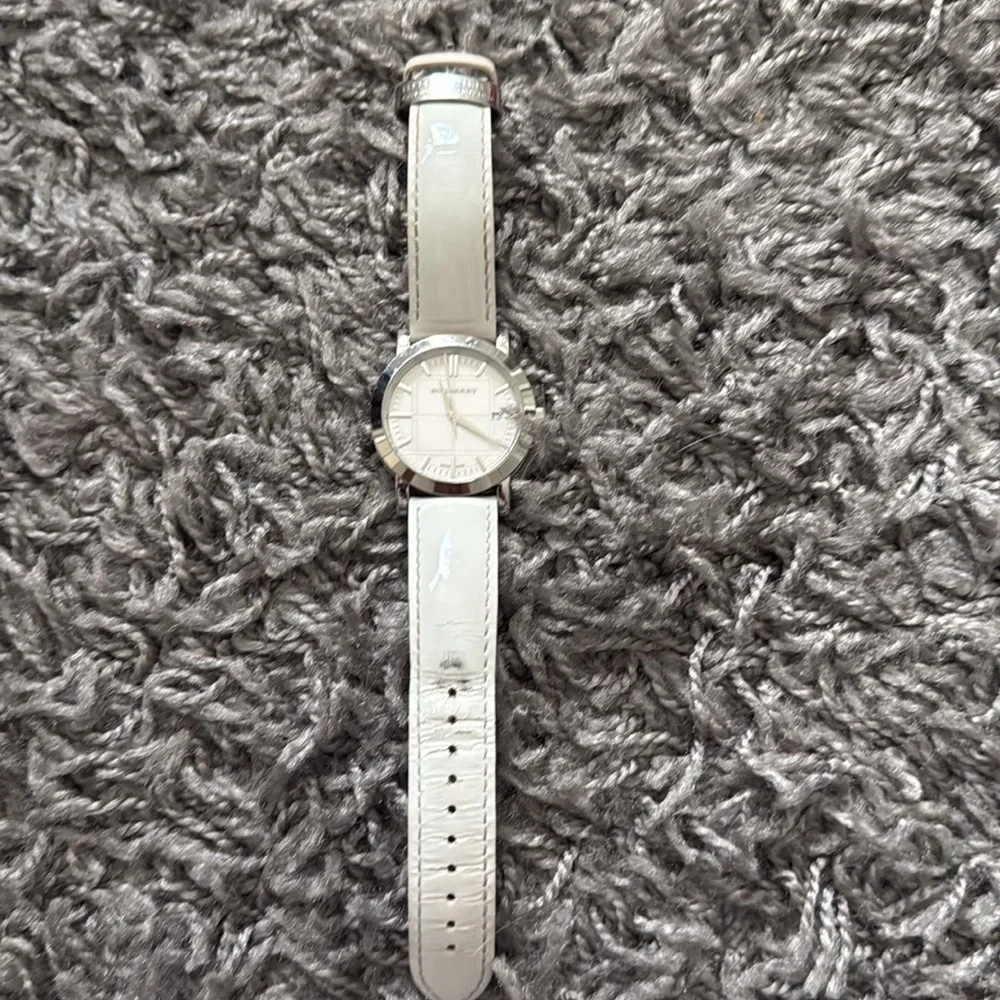 Burberry BU1380 Swiss Made 50M/165 Feet Watch Wristwatch